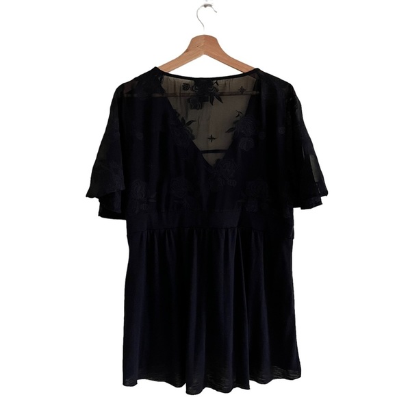 Torrid Black Floral Print Semi Sheer Top Size 00 - Picture 4 of 4